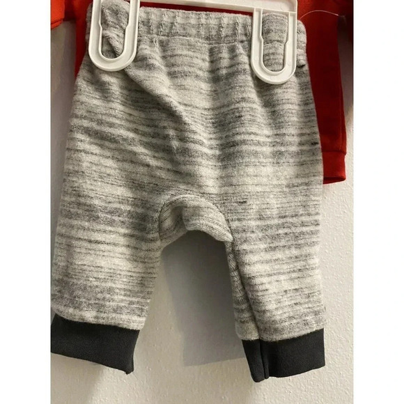 2 pc Toddler Boy 0-3 months Cat & Jack Santa Top & Bottom Set Red & Gray NWT - Picture 7 of 10